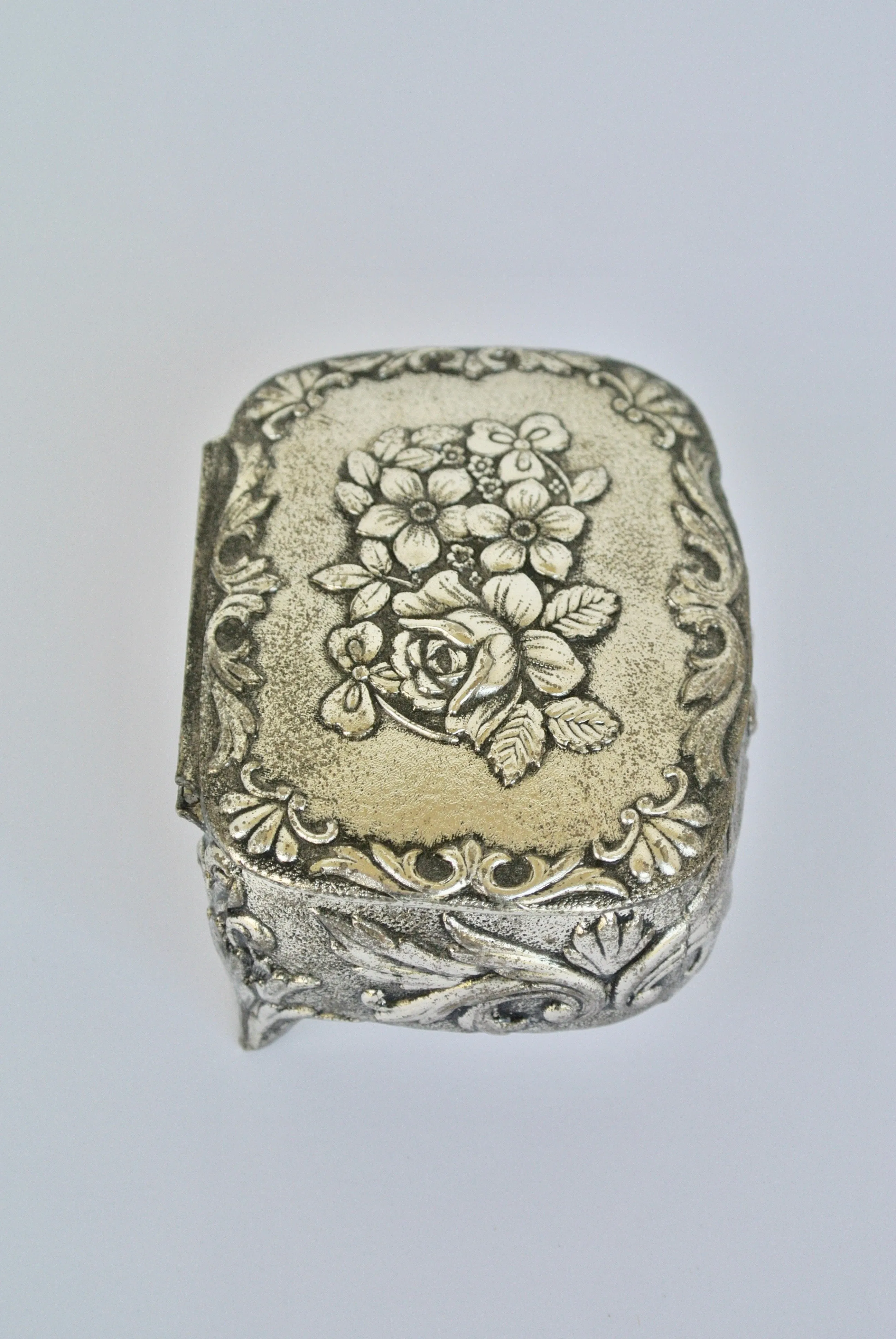 A Red Velvet Rose Ring Box (mini)