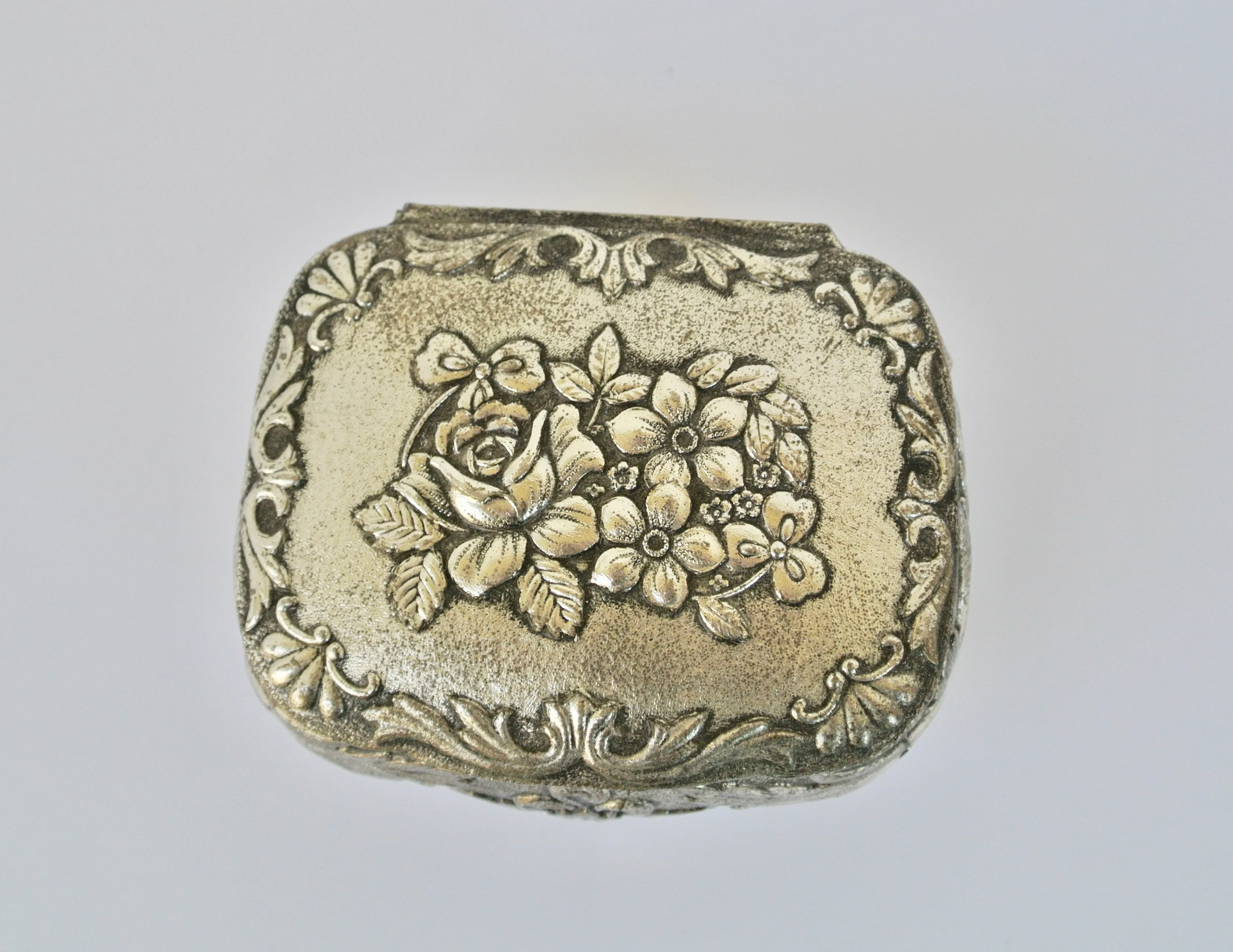 A Red Velvet Rose Ring Box (mini)