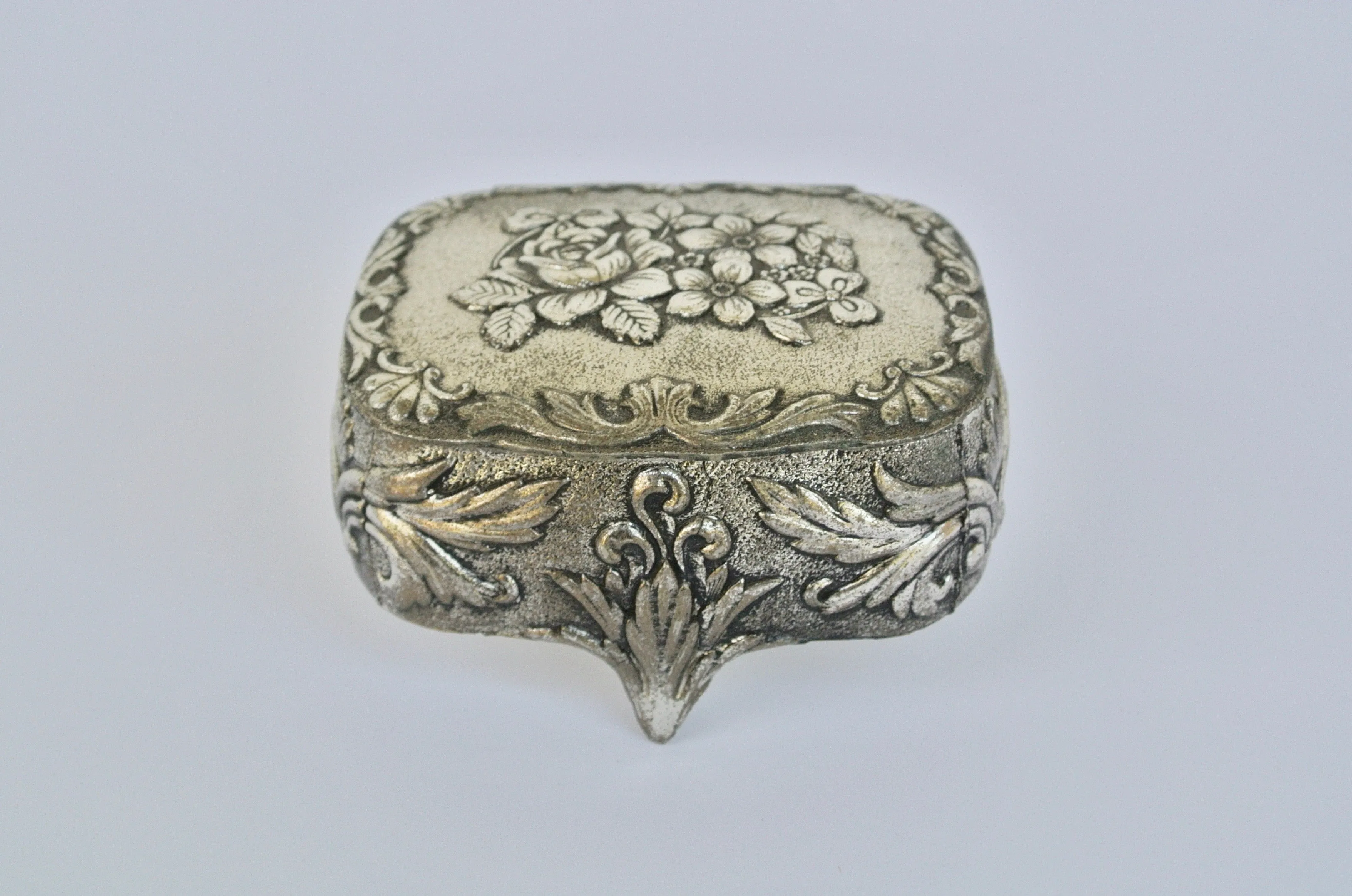 A Red Velvet Rose Ring Box (mini)