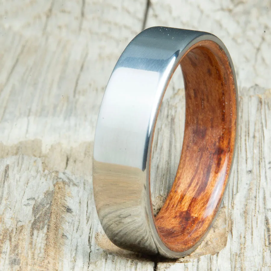 Classic titanium wood ring with Bubinga