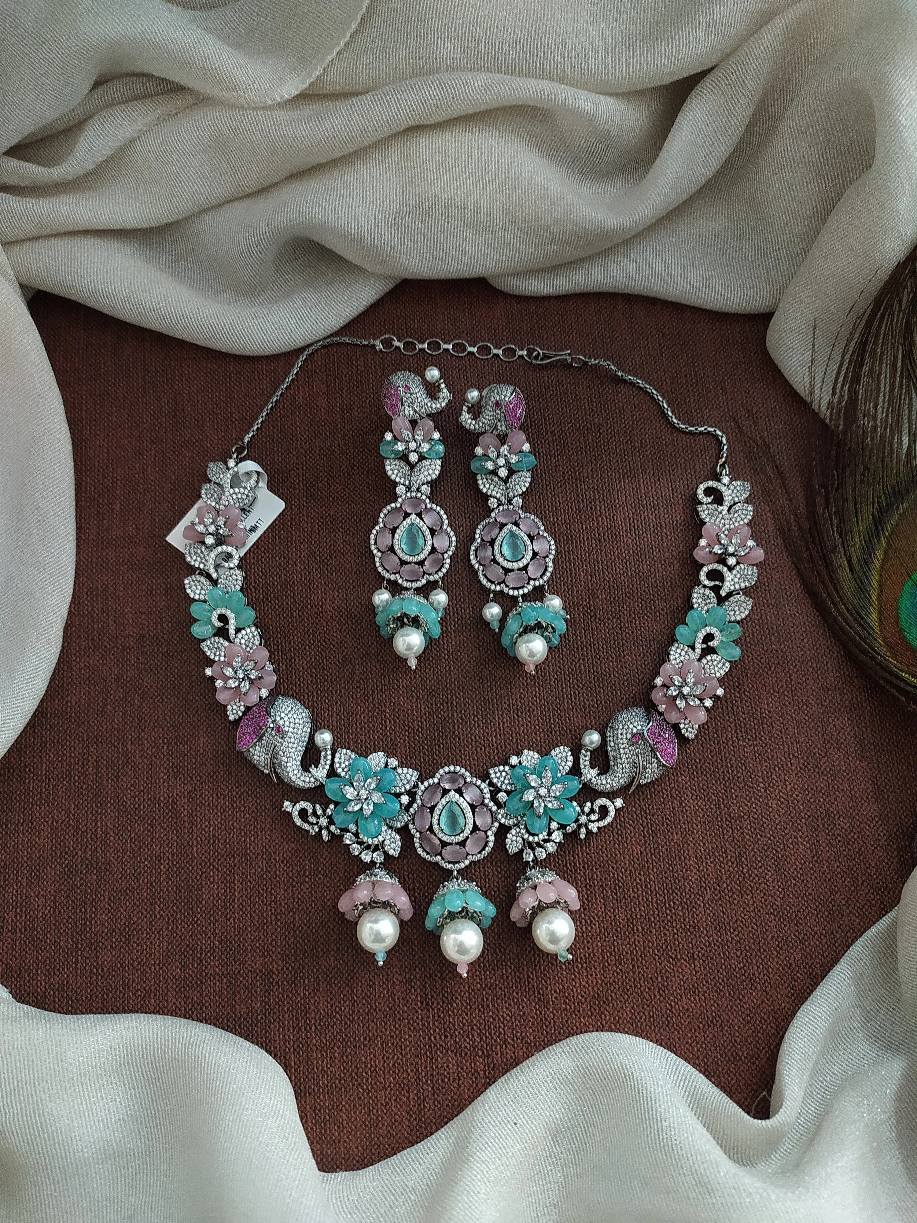 Floral Design Victorian Necklace Set With Pearl Dangling