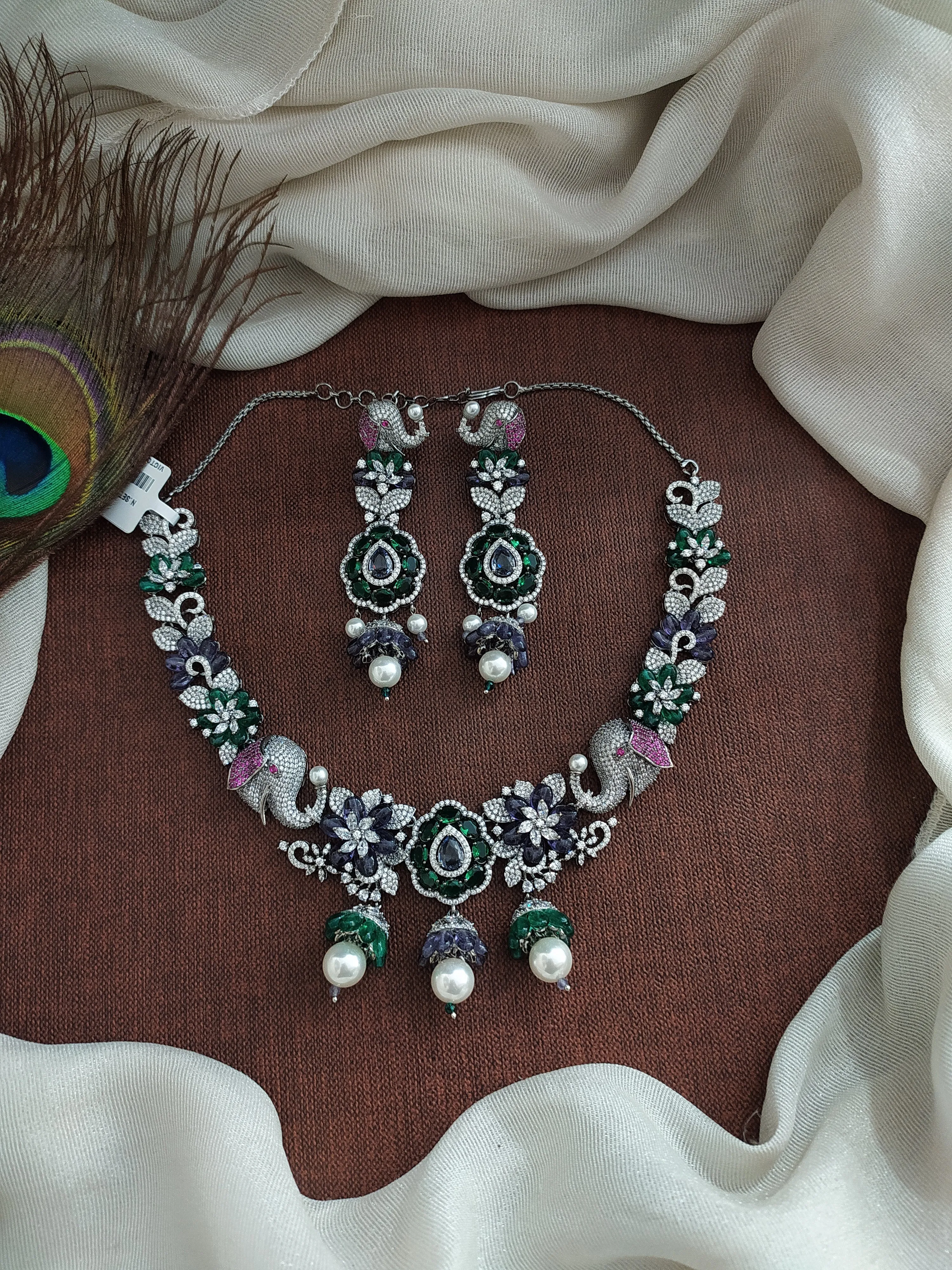 Floral Design Victorian Necklace Set With Pearl Dangling