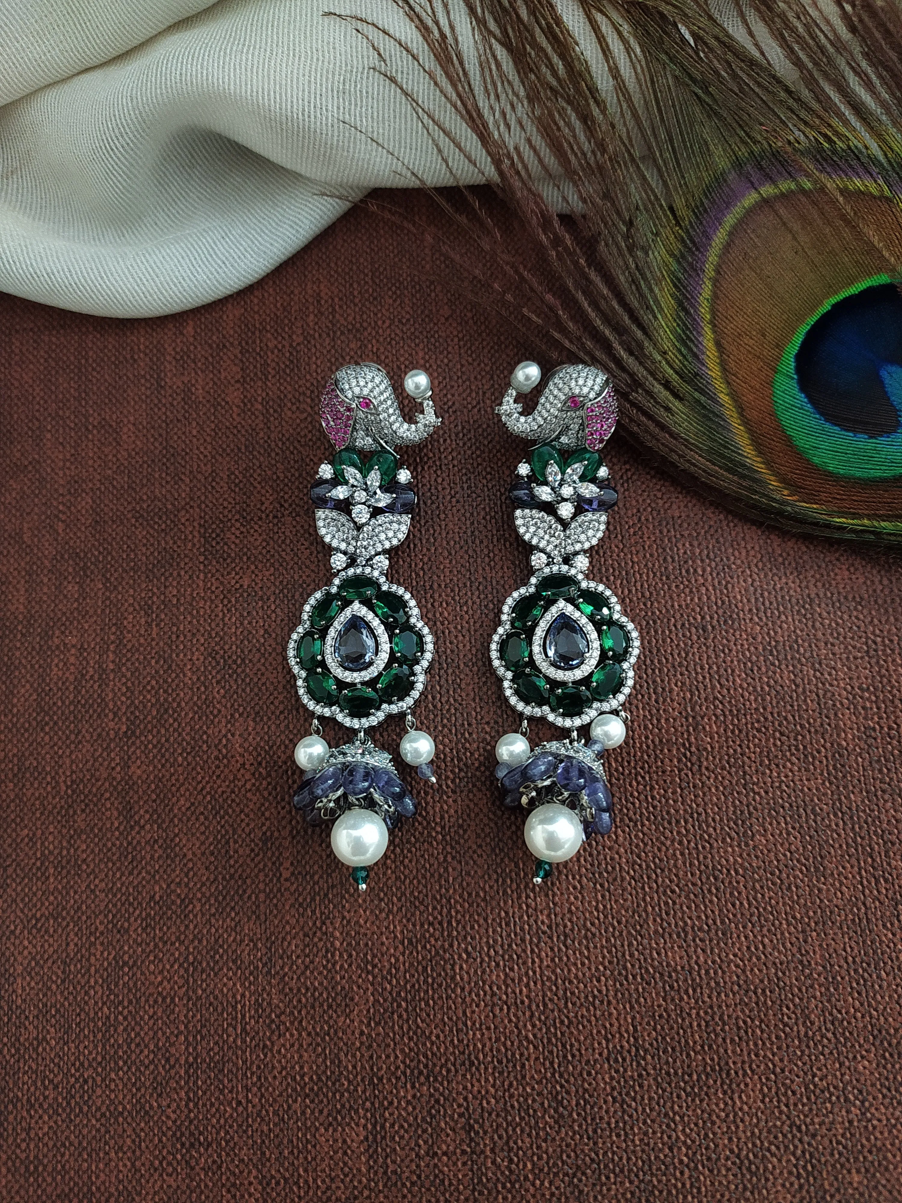 Floral Design Victorian Necklace Set With Pearl Dangling
