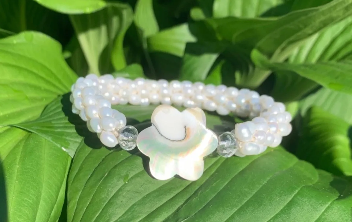 Flower pearl bracelet