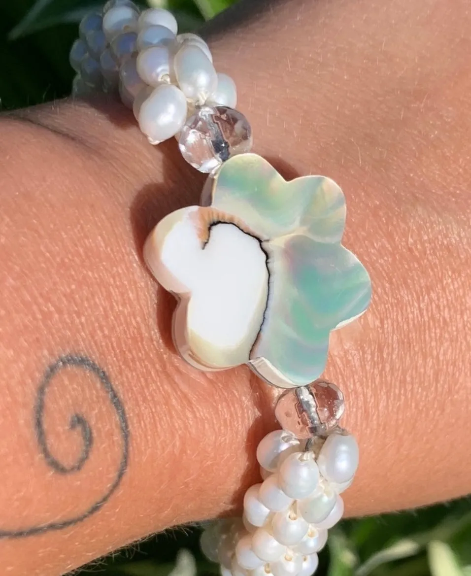 Flower pearl bracelet