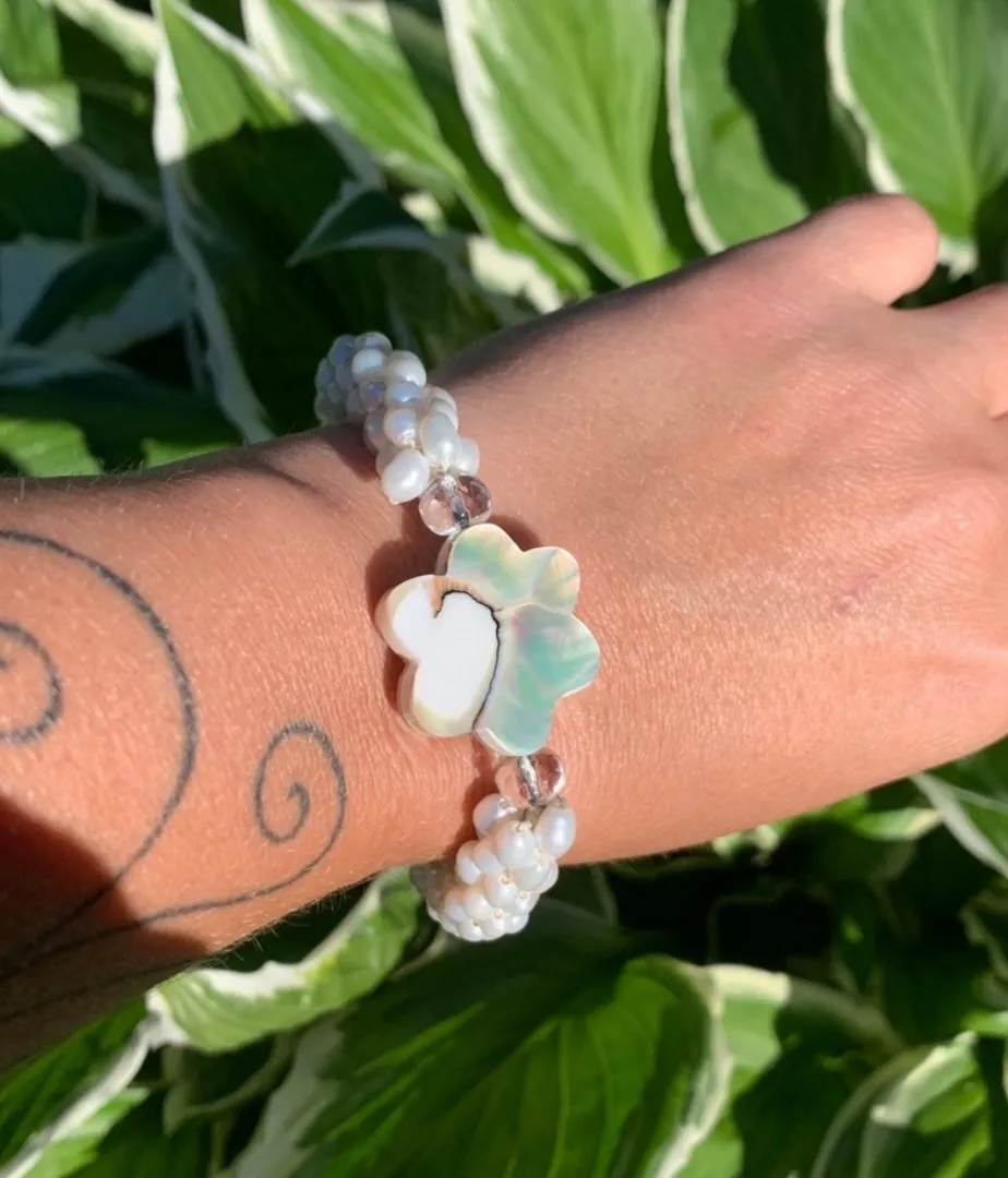 Flower pearl bracelet