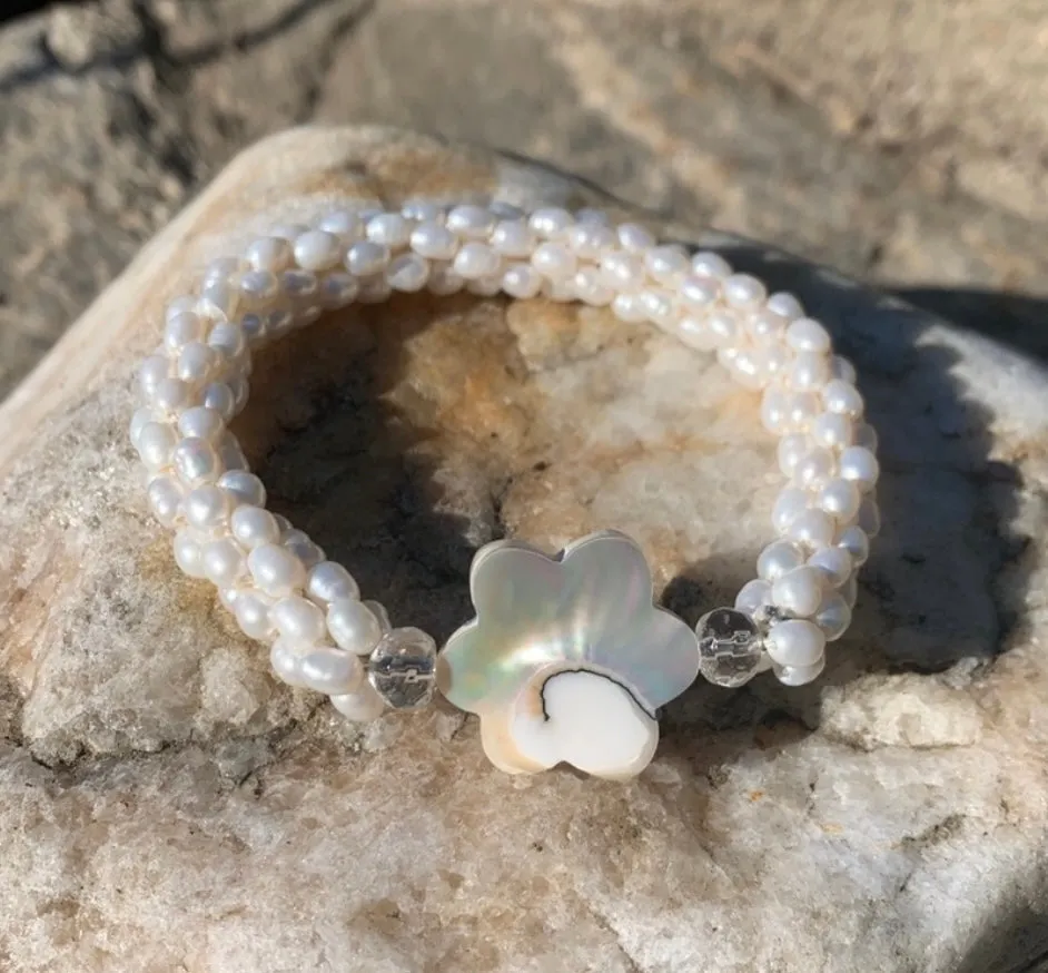 Flower pearl bracelet