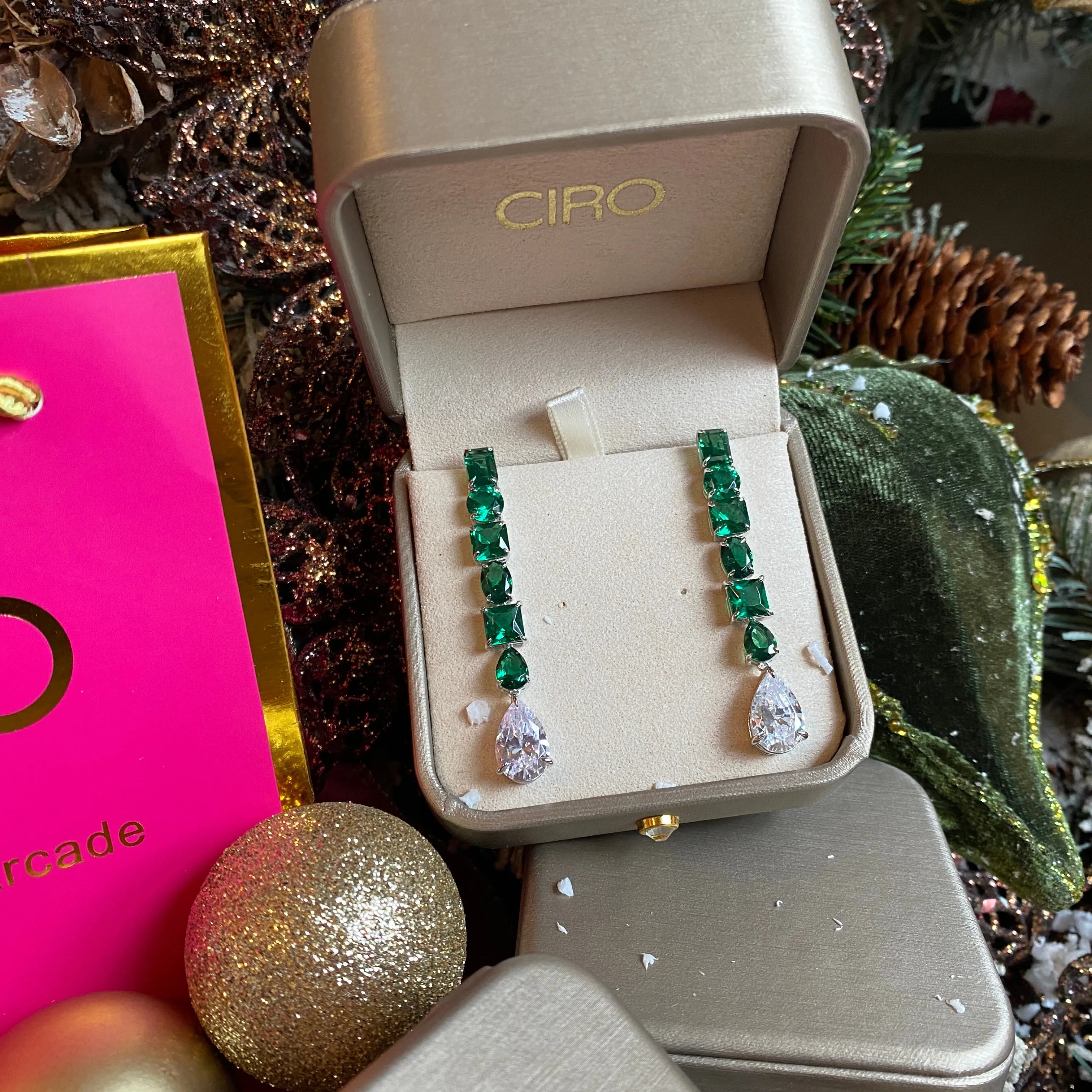 Harper Earrings (Emerald)