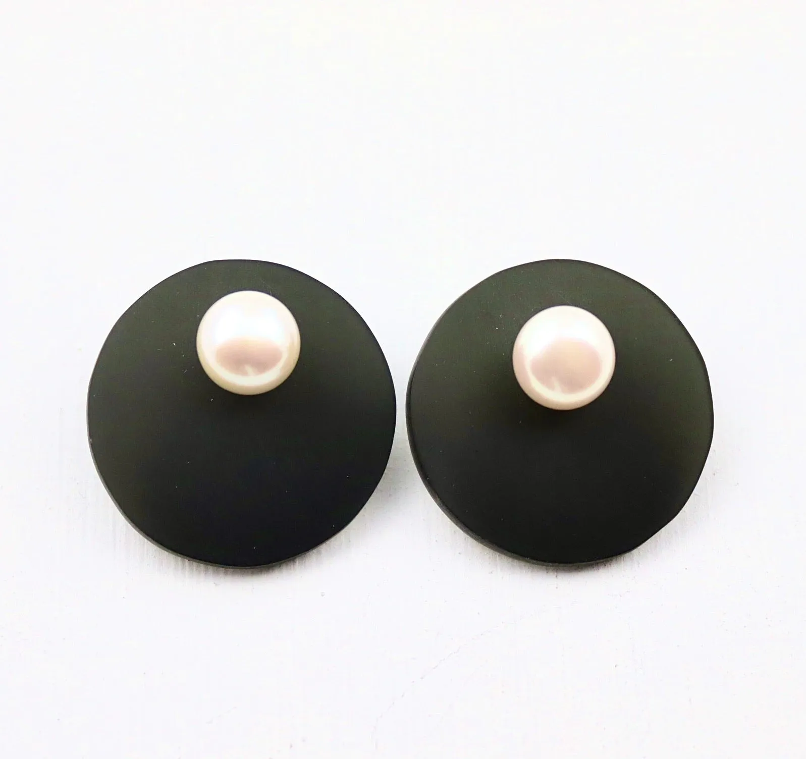 Mod Pearl Stud Earrings