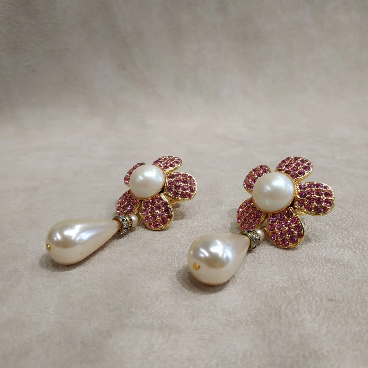 Pearl and pink Earrings by Escada