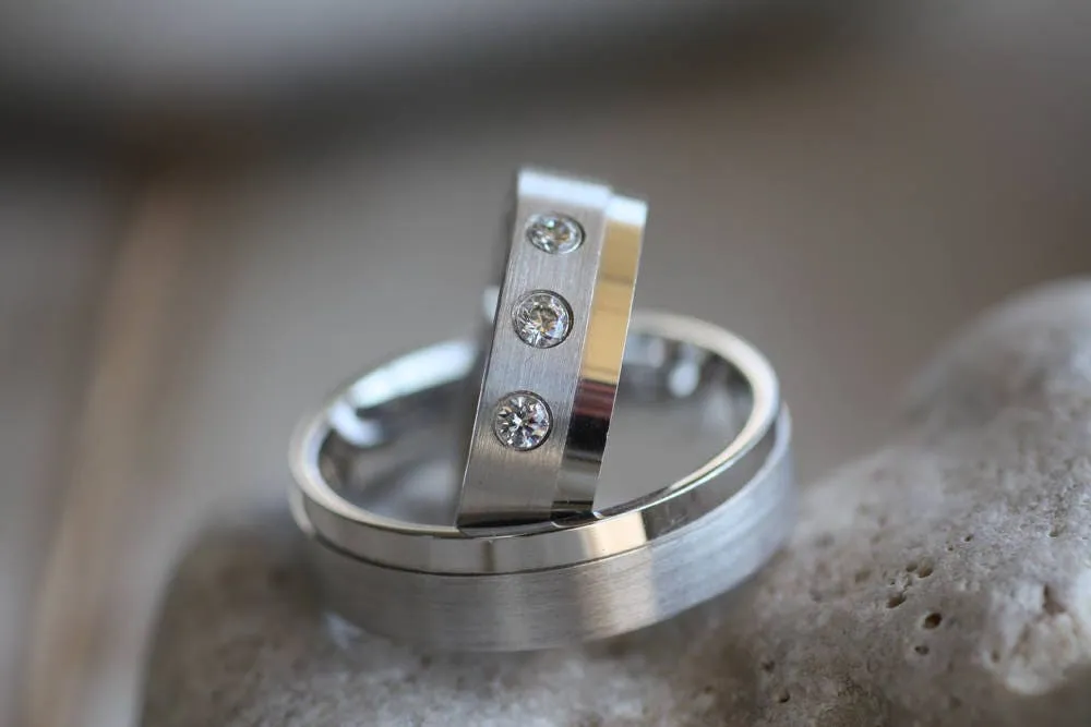 Satin and shinny Gold wedding ring with diamond