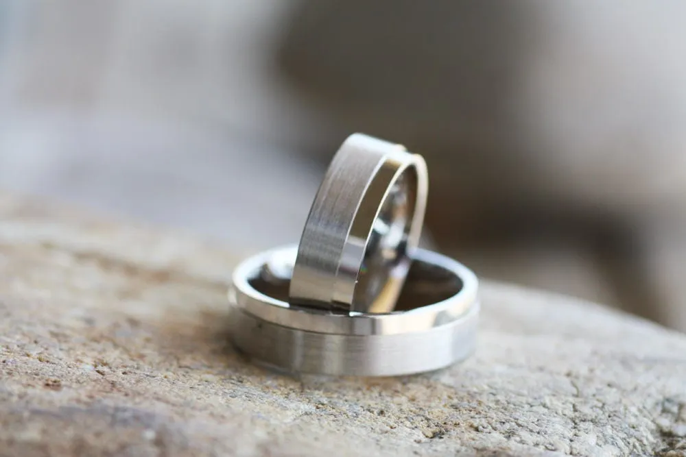 Satin and shinny Gold wedding ring with diamond