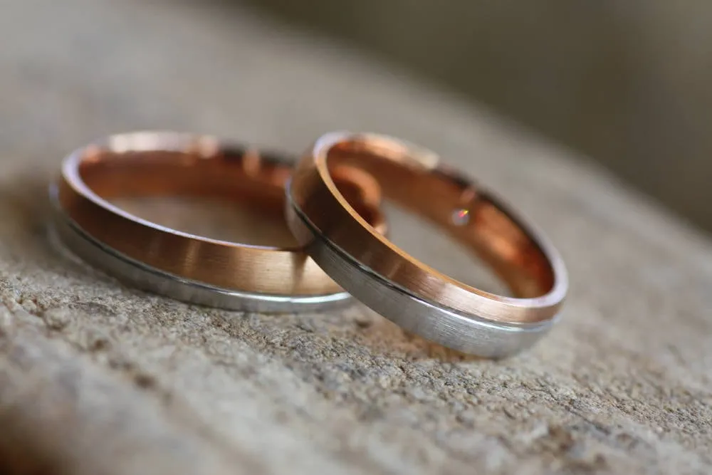 Set of Rose Gold Wedding rings with cognac Diamond