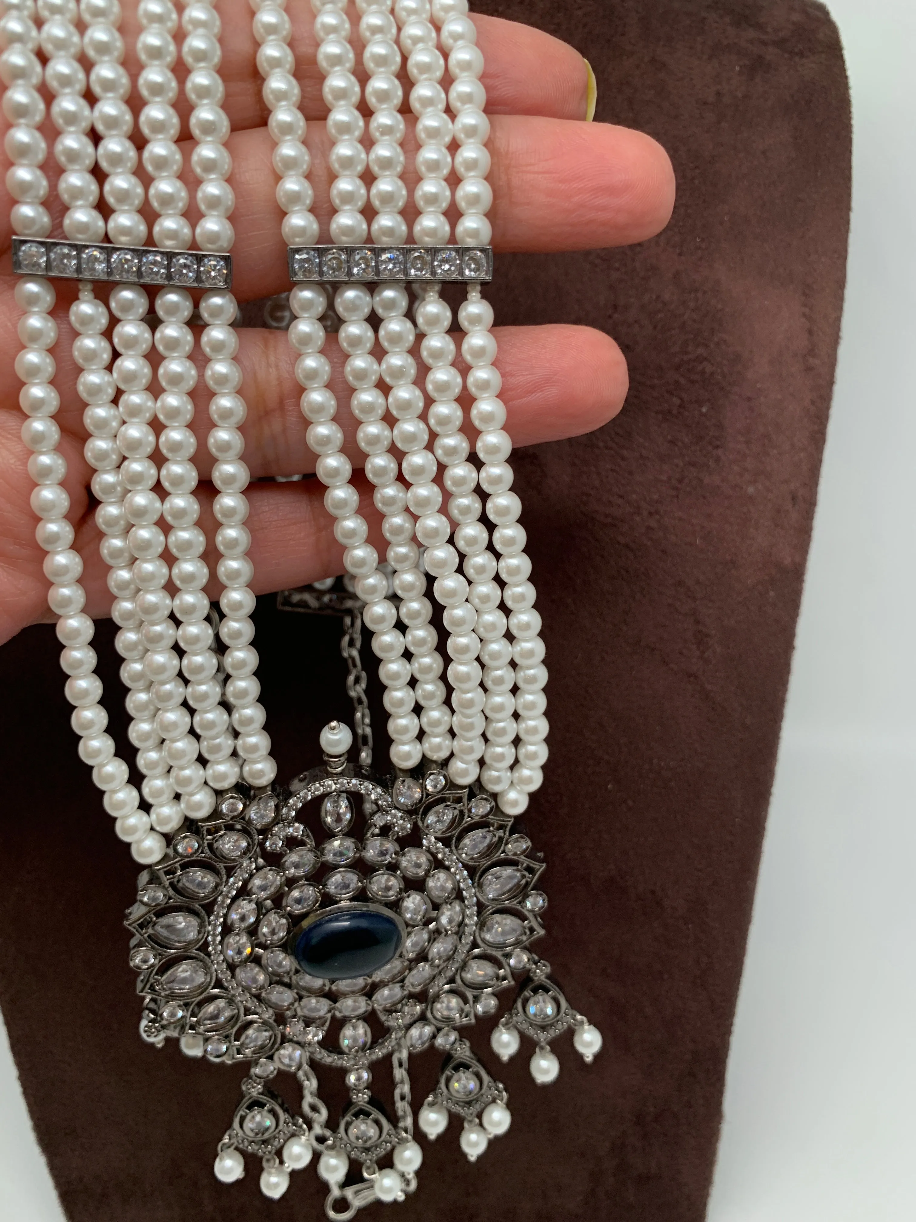 Shell Pearl Raani Haar with Victorian Polish Blue Stone Moissanite Pendent
