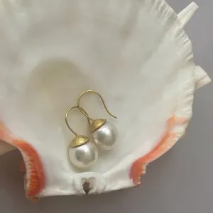 the for every occasion pearl earrings on solid 18K yellow gold